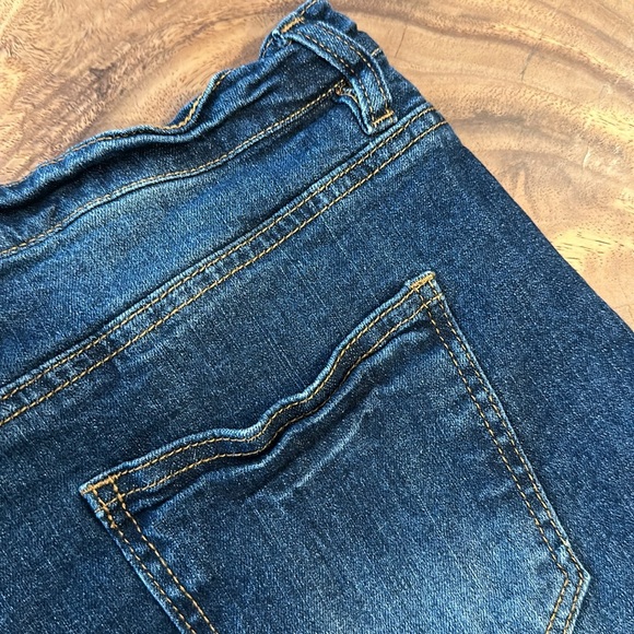 Refuge by Charlotte Russe high rise cheeky jean shorts - Picture 9 of 12